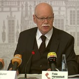 Der SPD Innensenator Ulrich Mäurer in der Senats Pressekonferenz. 