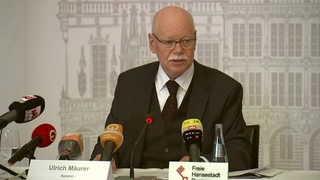 Der SPD Innensenator Ulrich Mäurer in der Senats Pressekonferenz. 