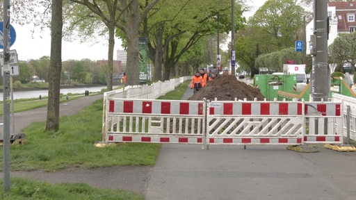Ein Teil des Radweges am Osterdeich wird umgebaut.