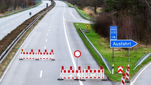 Blick auf die A27, die für den Verkehr gesperrt ist.