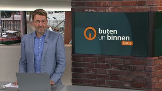 Moderator Jan-Dirk Bruns im buten un binnen Studio. 