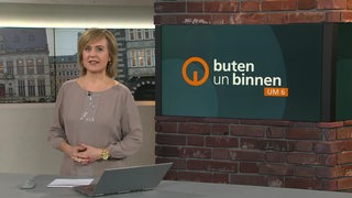 Moderatorin Kirsten Rademacher im Studio von buten un binnen.