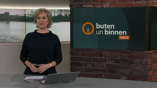 Die Moderatorin Kirsten Rademacher im Studio von buten un binnen.