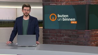 Moderator Niko Schleicher im buten un binnen Studio. 
