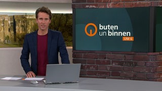 Moderator Jonas Kereszti im buten un binnen Studio. 