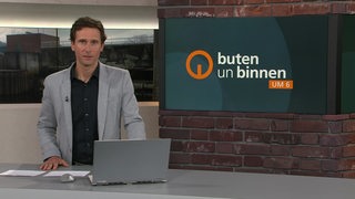 Der Moderator Janos Kereszti im Stuio von buten un binnen.