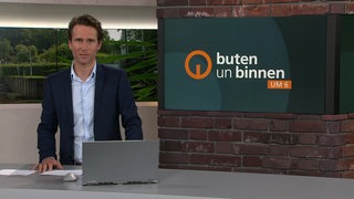 Moderator Janos Kereszti im buten un binnen Studio. 