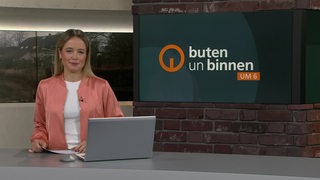 Moderatorin Lea Reinhard im Studio von buten un binnen.