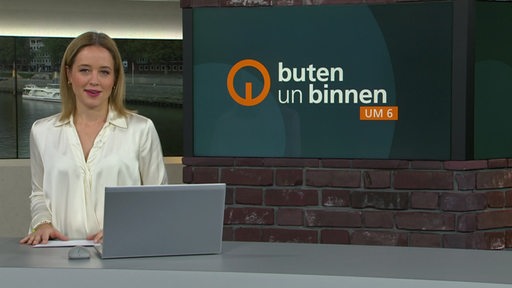 Moderatorin Lea Reinhard im Studio von buten un binnen.