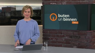 Moderatorin Kirsten Rademacher im Studio von buten un binnen