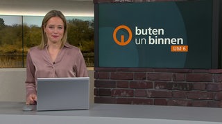 Moderatorin Lea Reinhard im Studio von buten un binnen