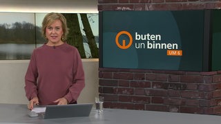 Die Moderatorin Kirsten Rademacher im Studio von buten un binnen.