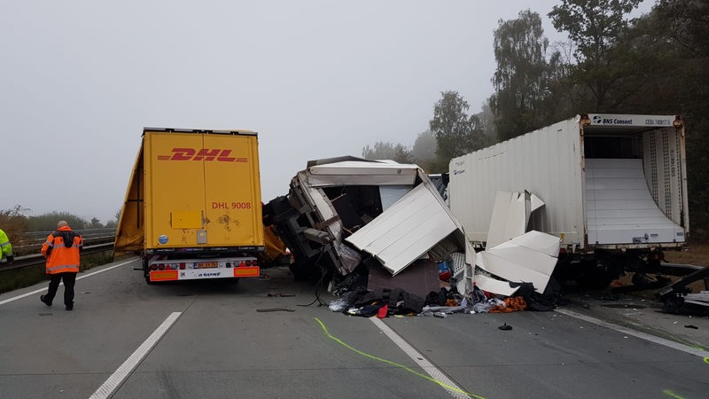 Die Schäden des Unfalls auf der Autobahn 1.