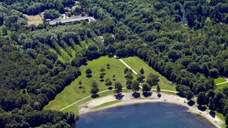 Die Badestelle am Bremer Stadtwaldsee (auch Unisee genannt) aus der Luft fotografiert.