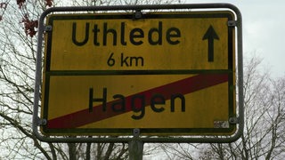Ein Straßenschild mit den Orten Uthlede und Hagen.