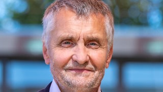 Uwe Engel ist emeritierter Universitätsprofessor am Fachbereich für Sozialwissenschaften der Uni Bremen.