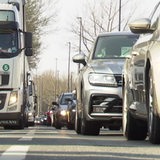 Verkehr staut sich auf einer Straße in die Bremer Innenstadt