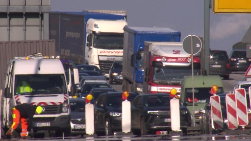 Verkehr auf einer Autobahn durch eine Baustelle