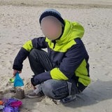 Der vermisste Felix aus Hassendorf mit verpixeltem Gesicht.
