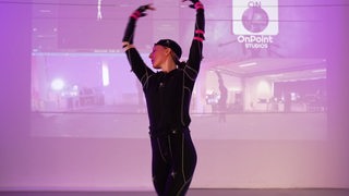 Eine Tänzerin die für eine Digitale Welt tanzt.