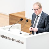  Niedersachsen, Hannover: Volker Meyer (CDU), Abgeordneter für den Wahlkreis Syke, spricht im niedersaechsischen Landtag