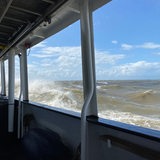 Blick auf's Wasser von Bord der Wal.