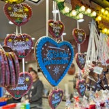 Lebkuchenherzen auf dem Weihnachtsmarkt 2024 in der Bremer Innenstadt