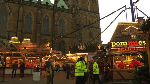 Der Bremer Weihnachtsmarkt vor dem Bremer Dom. 
