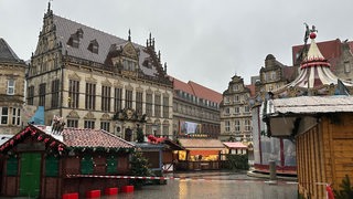 Geschlossene Buden auf dem Bremer Weihnachtsmarkt
