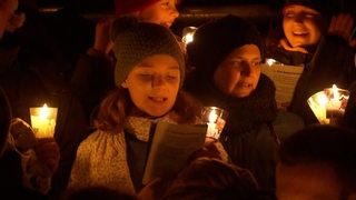 Weihnachtssingen am Panzenberg: Tausende Menschen sangen in Bremen zusammen.