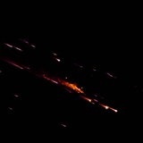 Weltraumschrott verglüht an der Erdatmosphäre und sieht ähnlich wie Sternschnuppen im Nachthimmel aus