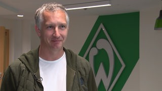 Frank Baumann im Interview auf der Geschäftsstelle. 