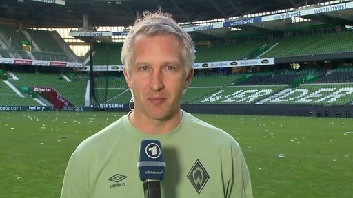 Frank Baumann im Interview im Weser-Stadion.