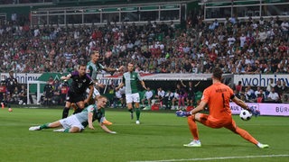 Harry Kane schießt ein Tor gegen Werder.