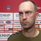 Werder-Trainer Ole Werner gibt der ARD nach der Heidenheim-Niederlage ein Interview.