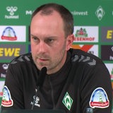 Der Werder Bremen Trainer Ole Werner bei der Pressekonferenz.
