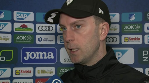 Werder-Trainer Ole Werner gibt der ARD ein Interview.