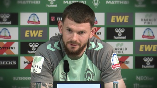 Werder Spieler Oliver Burke im Interview.