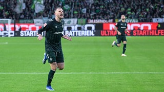 Marvin Ducksch bejubelt in Wolfsburg sein Tor.