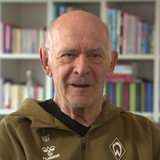 Werder-Ehrenpräsident Klaus-Dieter Fischer gibt ein Interview.