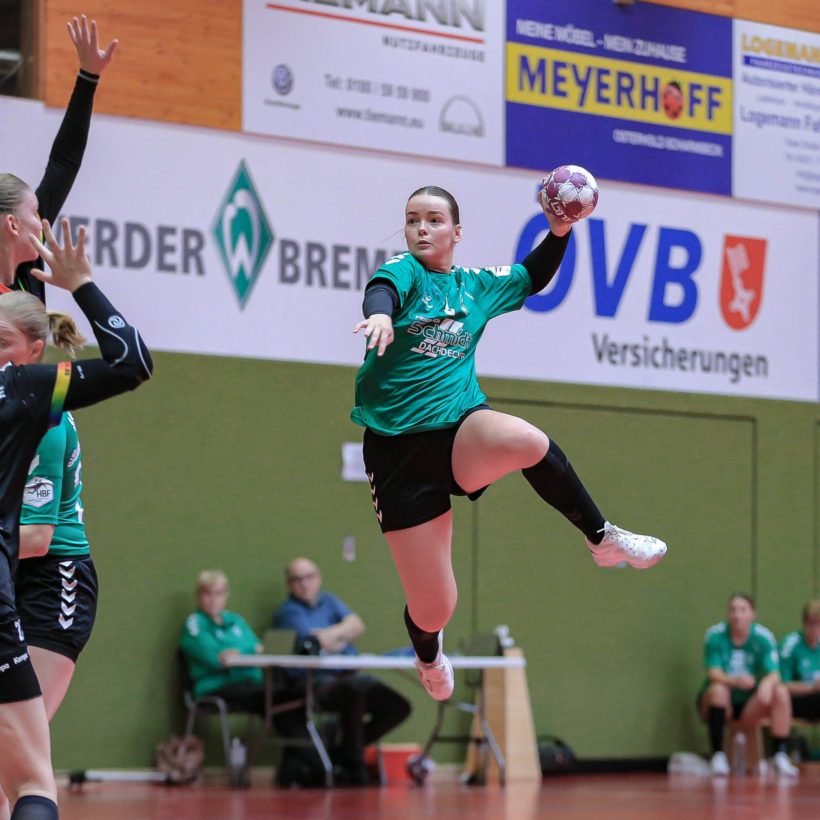 Neuer Trainer, mehr Tempo Werders Handballerinnen wollen hoch hinaus