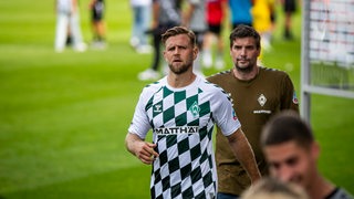 Niclas Füllkrug schaut verärgert nach dem Spiel in Köln.