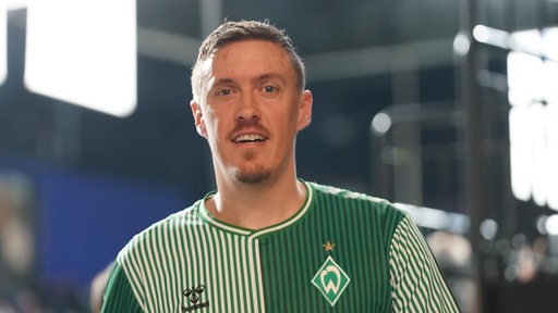 Max Kruse trägt das Werder-Trikot beim Turnier in Oldenburg.