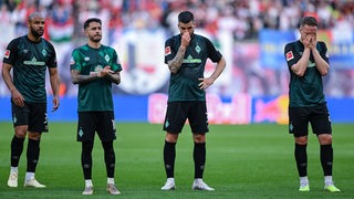 Jean-Manuel Mbom, Leonardo Bittencourt, Anthony Jung und Niklas Schmidt sind nach dem Spiel in Leipzig frustriert.