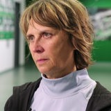 Marita Hanke sitzt in den Katakomben des Weser-Stadions und gibt ein Interview.