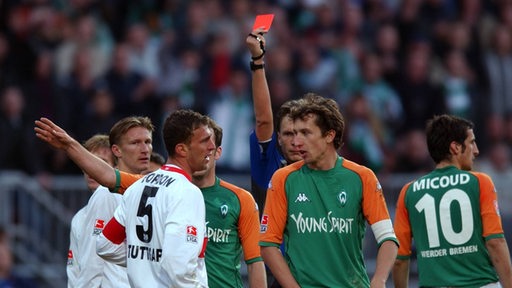 Marcelo Bordon sieht 2003 gegen Werder die Rote Karte.