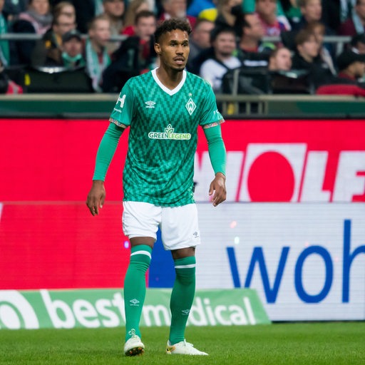 Ex-Werder-Spieler Theodor Gebre Selassie läuft im Abschiedsspiel von Claudio Pizarro auf.