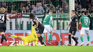 Werder-Stürmer Ducksch köpft zum 2:0 ein