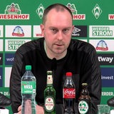 Cheftrainer von Werder Bremen Ole Werner während einer Pressekonferenz. 