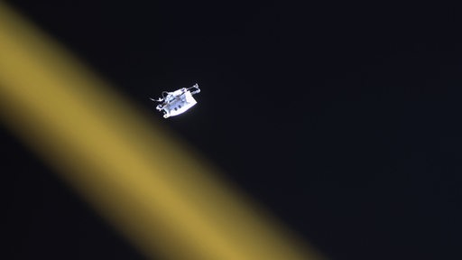 Eine verlorene Werkzeugtasche der ISS-Raumstation ist auf einer Aufnahme aus dem Jahr 2008 zu sehen.